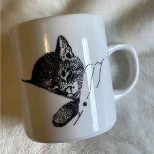 🏷 vintage mug with chessie cat C & O railroad mascot graphic